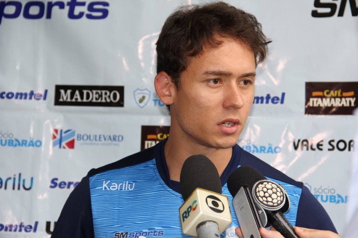 Após problemas pessoais, ex-sensação Keirrison se reergue