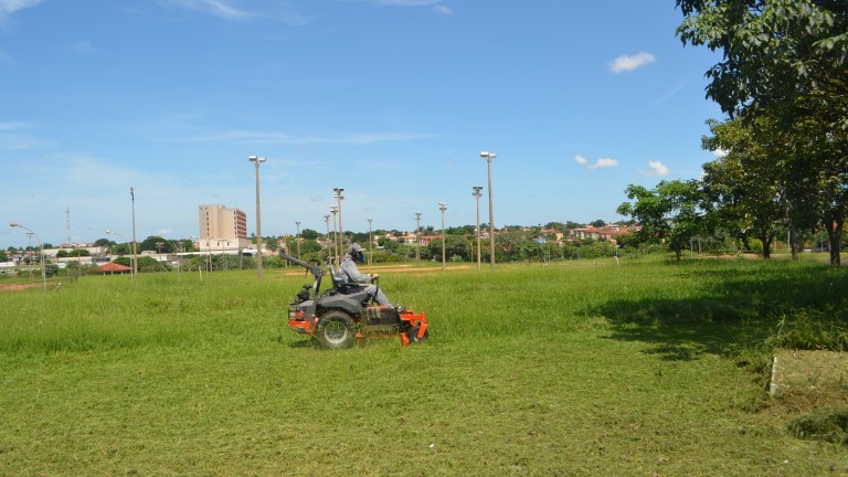 Prefeitura inicia trabalho de limpeza nos parques da Capital