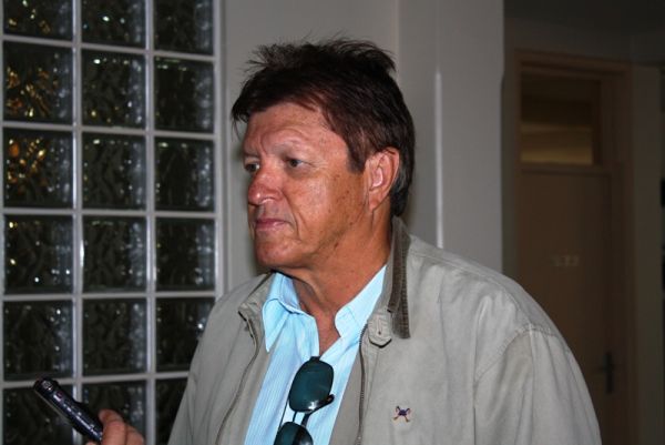 Comercial anuncia técnico Walter Ferreira, maior campeão de MS