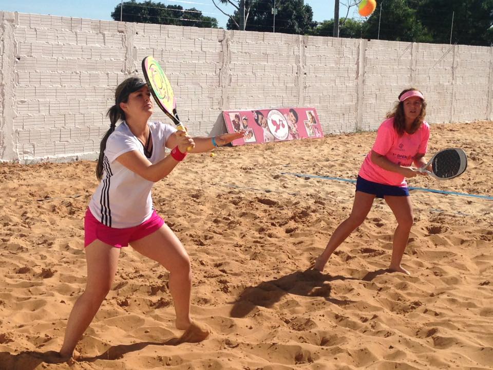 Torneio de Beach Tennis só para mulheres acontece neste sábado