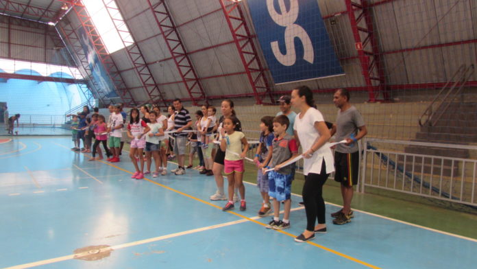 Jogos cooperativos animam o sábado de pais e filhos no Sesc Camillo Boni