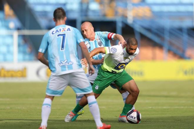 Sete de Dourados confirma acerto com volante Buru para Série D
