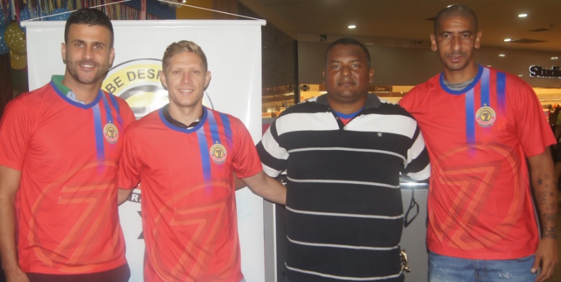 Sete apresenta Acosta, Marlon e o técnico Bazílio Amaral