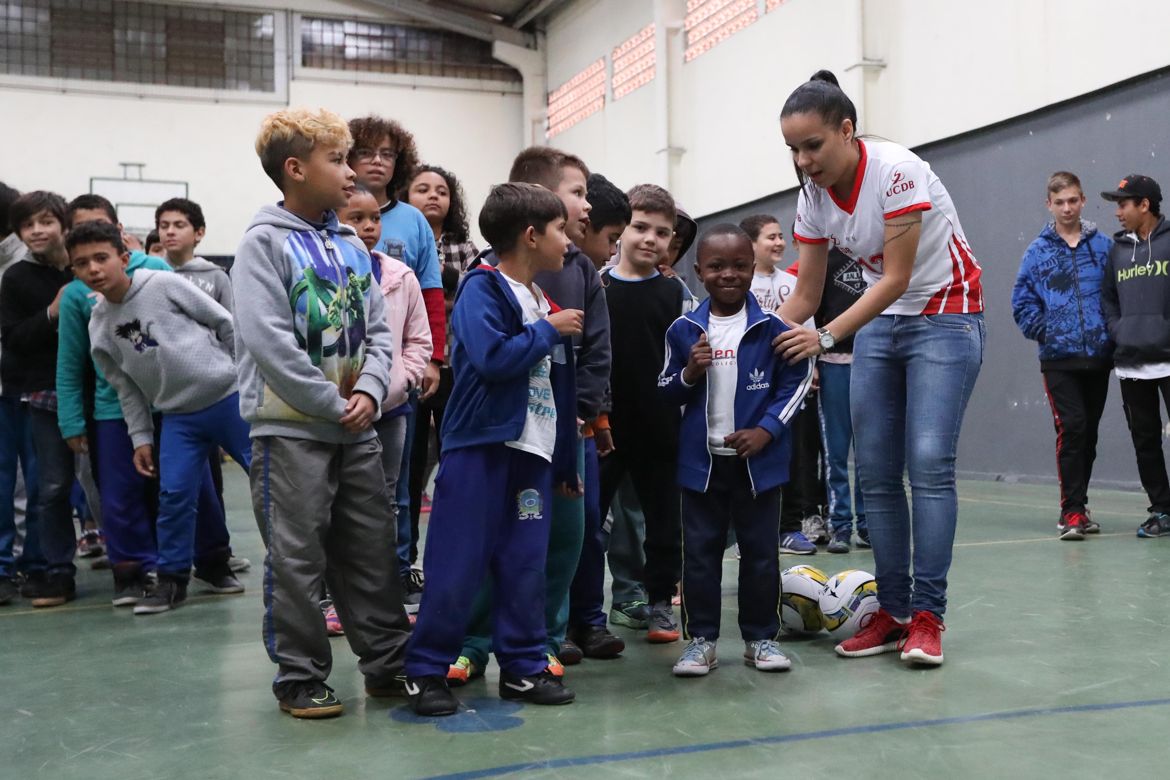Atleta da UCDB participa de ação social de promoção da cidadania e esporte no Paraná