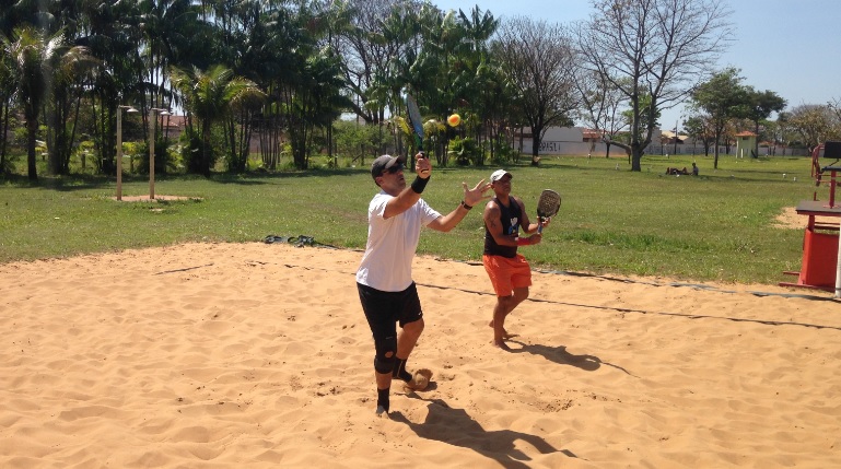 Torneio de beach tennis no CMO reúne 18 duplas