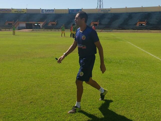 Costa Rica inicia treinos com 17 atletas e espera completar elenco