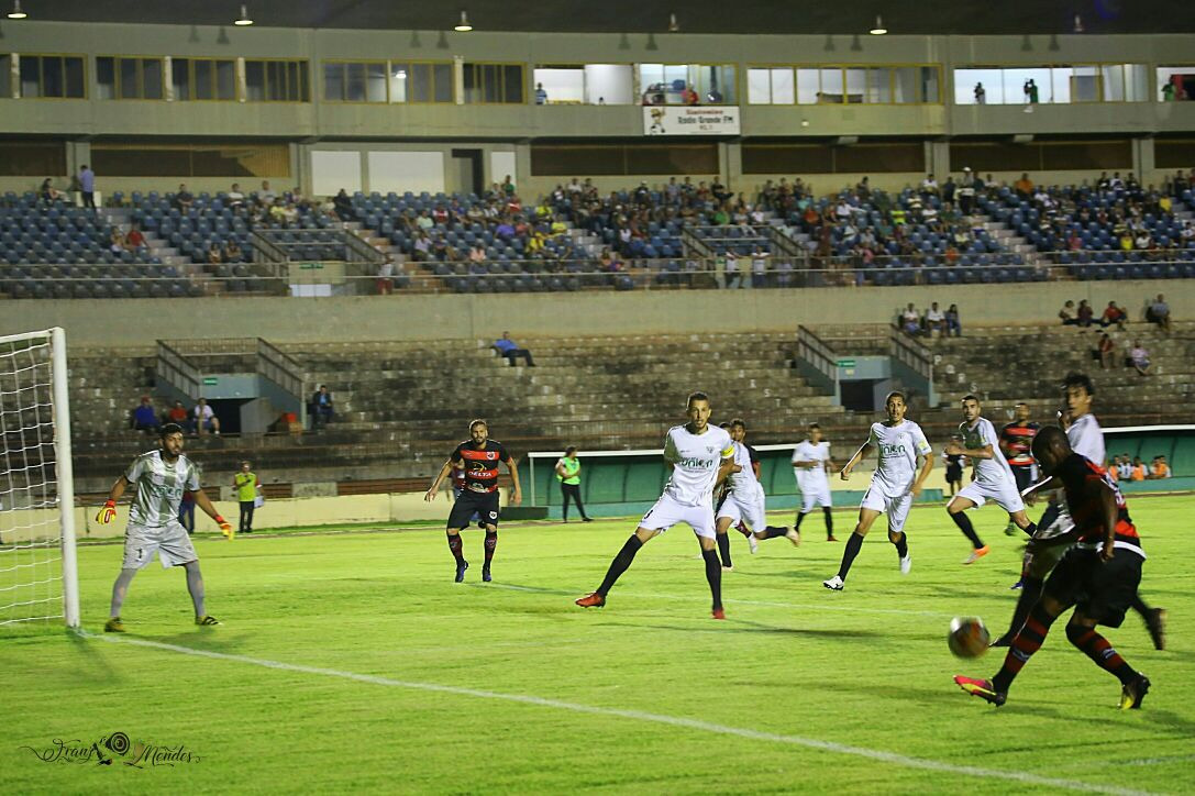 Com primeiro tempo eletrizante, Operário AC e Águia Negra ficam no empate no Douradão