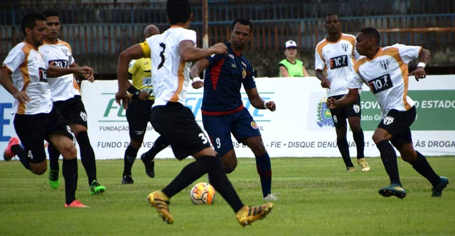 Williams Recife marca quatro e Sete de Dourados goleia Operário AC