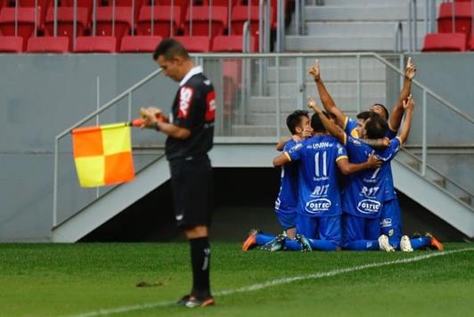 Novo abre 2 a 0, toma a virada do Iporá e está eliminado da Série D