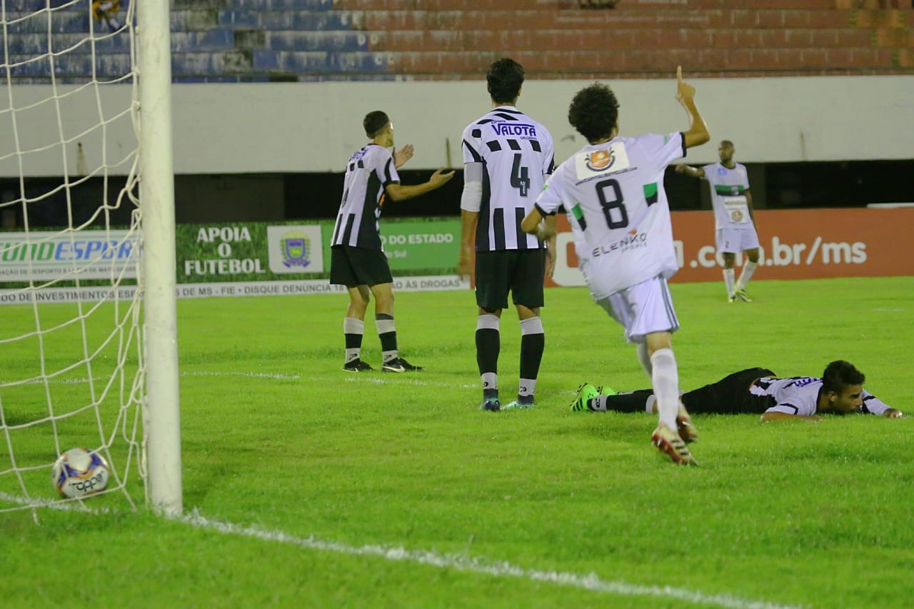 Novo goleia Operário de Dourados e deixa a lanterna com o rival