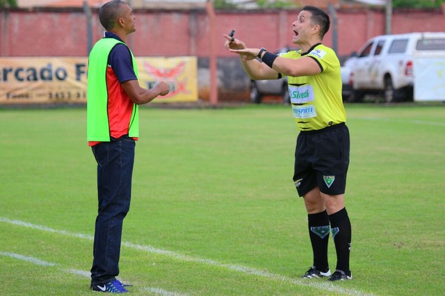 Divulgada escala da árbitros para jogos das semifinais do Estadual