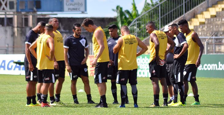 Jogadores do Corumbaense cobram posicionamento do clube após dois meses de atraso salarial