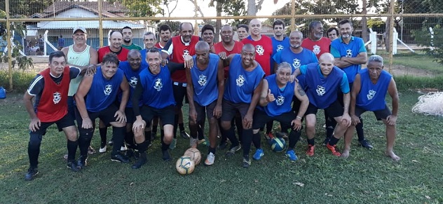 Grupo 'Chuteira Cansada' atravessa gerações desde 1992