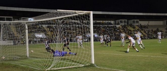 Corumbaense vence primeira no Estadual e sai do Z-2
