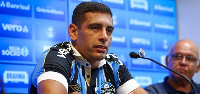 Diego Souza e dois funcionários do Grêmio testam positivo para Covid-19