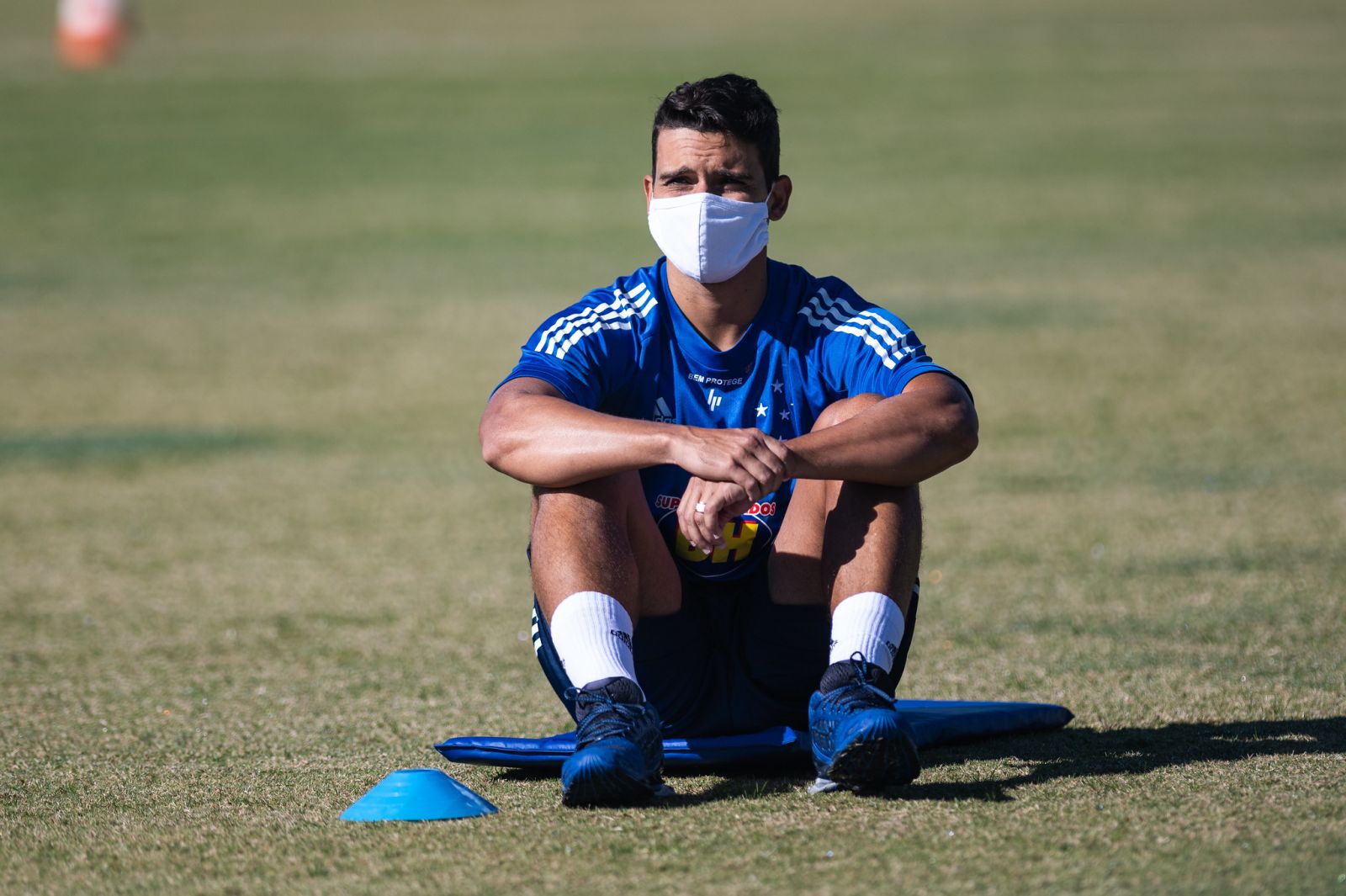 Jean, do Cruzeiro, testa positivo para coronavírus