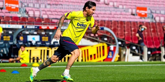 Messi retorna aos treinos com restante do grupo do Barcelona