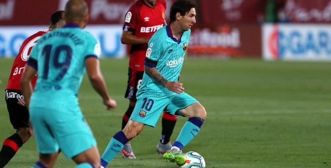 Barcelona vence com gol e assistência de Lionel Messi