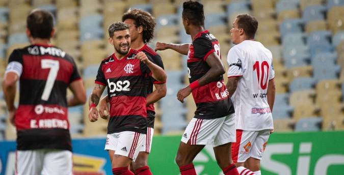 Na volta do primeiro estadual do Brasil, Flamengo vence Bangu