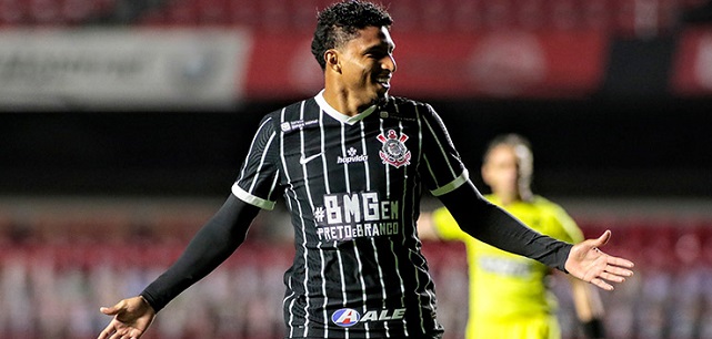 Campo-grandense Ederson marca, e Corinthians avança para semi