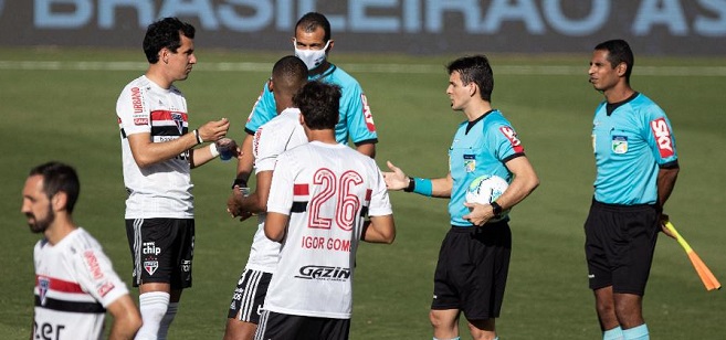 Com dez jogadores infectados, Goiás consegue adiar jogo contra São Paulo