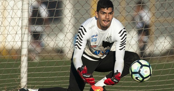 Douradense consegue sequência como titular do Santos