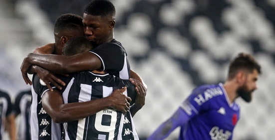 Botafogo vence clássico contra o Vasco na Copa do Brasil