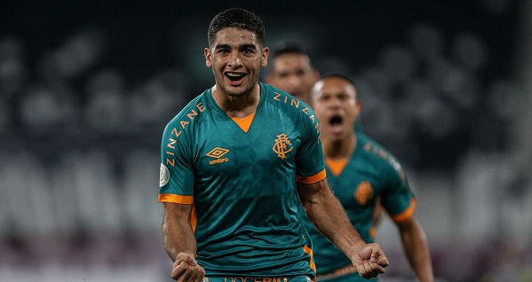 Fluminense goleia Coritiba no fechamento da 12ª rodada do Brasileirão