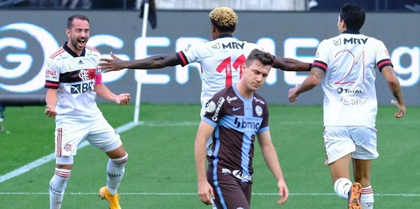 Flamengo goleia Corinthians por 5 a 1, na Neo Química Arena