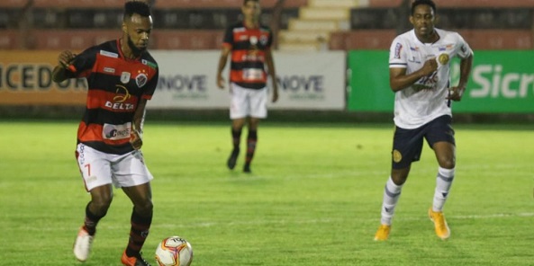 Águia Negra perde em casa e volta a sair do G-4