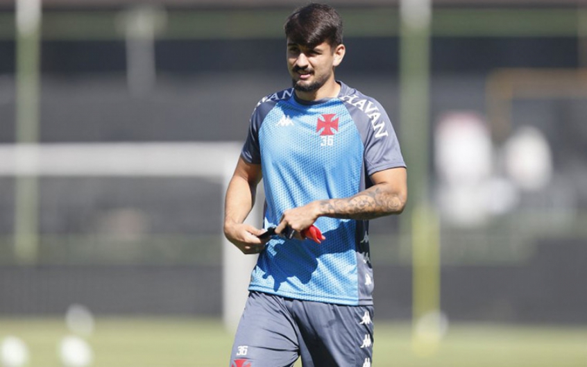 Zagueiro do Vasco tem apendicite antes de jogo, e passa por cirurgia