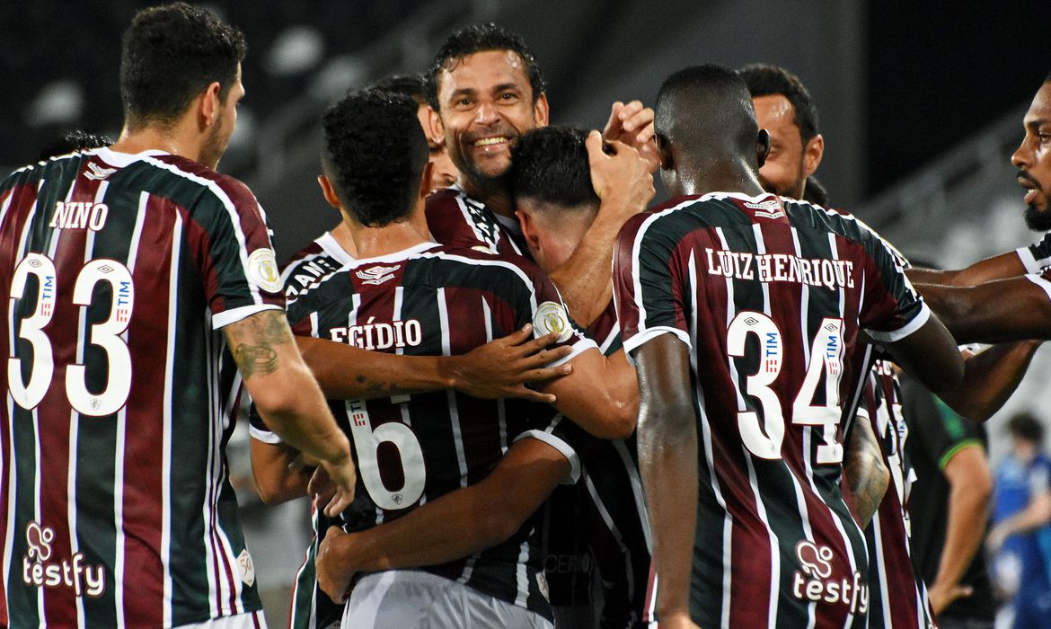 Fluminense vence Goiás e sobe na tabela do Brasileiro