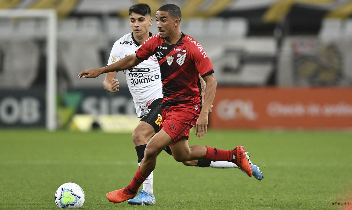 Em duelo eletrizante, Corinthians e Athletico-PR ficam no empate