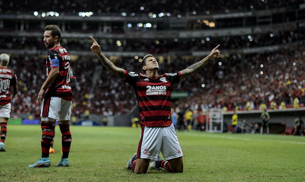 Flamengo consolida reação no Brasileiro com goleada sobre Juventude