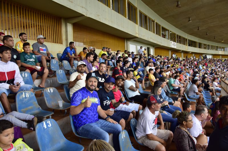 Torcida acompanha estreia com vitória do DAC no Campeonato Estadual