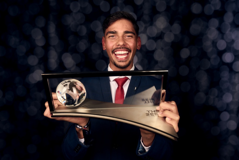 Sul-mato-grossenses Guilherme Madruga vence o Prêmio Puskás da FIFA