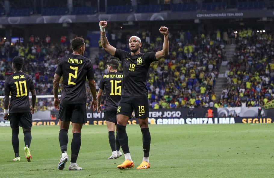 Seleção Brasileira ganha prêmio por ação contra racismo
