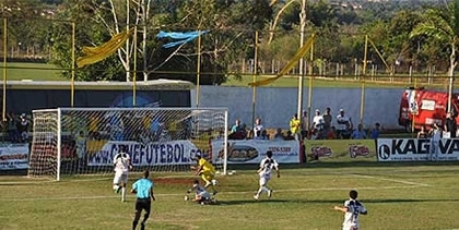 Cene vence Operário-PR por 3 a 1 e fica próximo de vaga