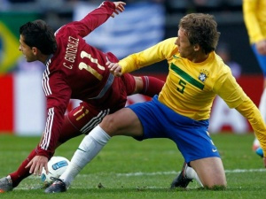 Douradense Lucas volta ao time titular do Brasil contra o México