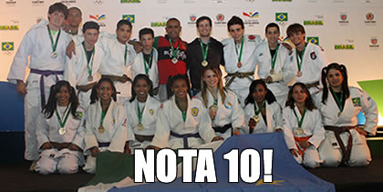 Judô conquista ouro e prata por equipes e fecha com dez medalhas