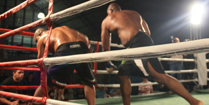 Blade derruba Ricardo Batista e vence o 11º Pantanal Fight