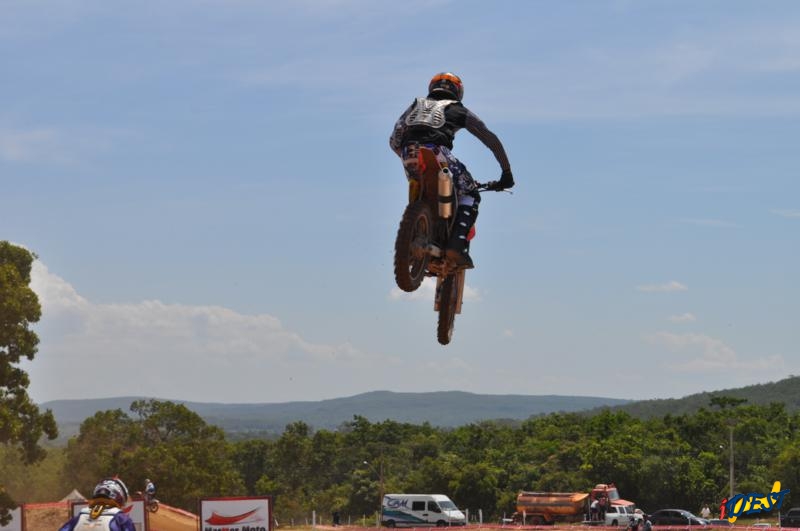 Final do campeonato de Motocross atrai grande público em Coxim