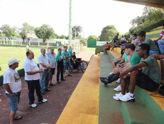 Itaporã apresenta elenco para temporada 2012
