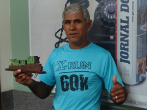 Zé Ricardo recebe novo troféu da prova gaúcha X-Run