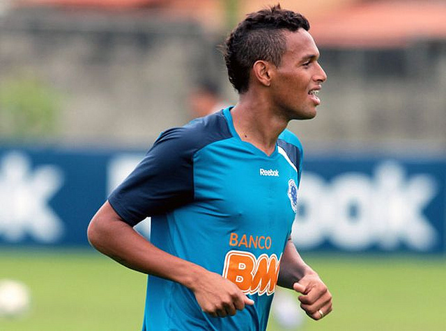 Em enquete, torcida pede lateral de MS como titular no Cruzeiro