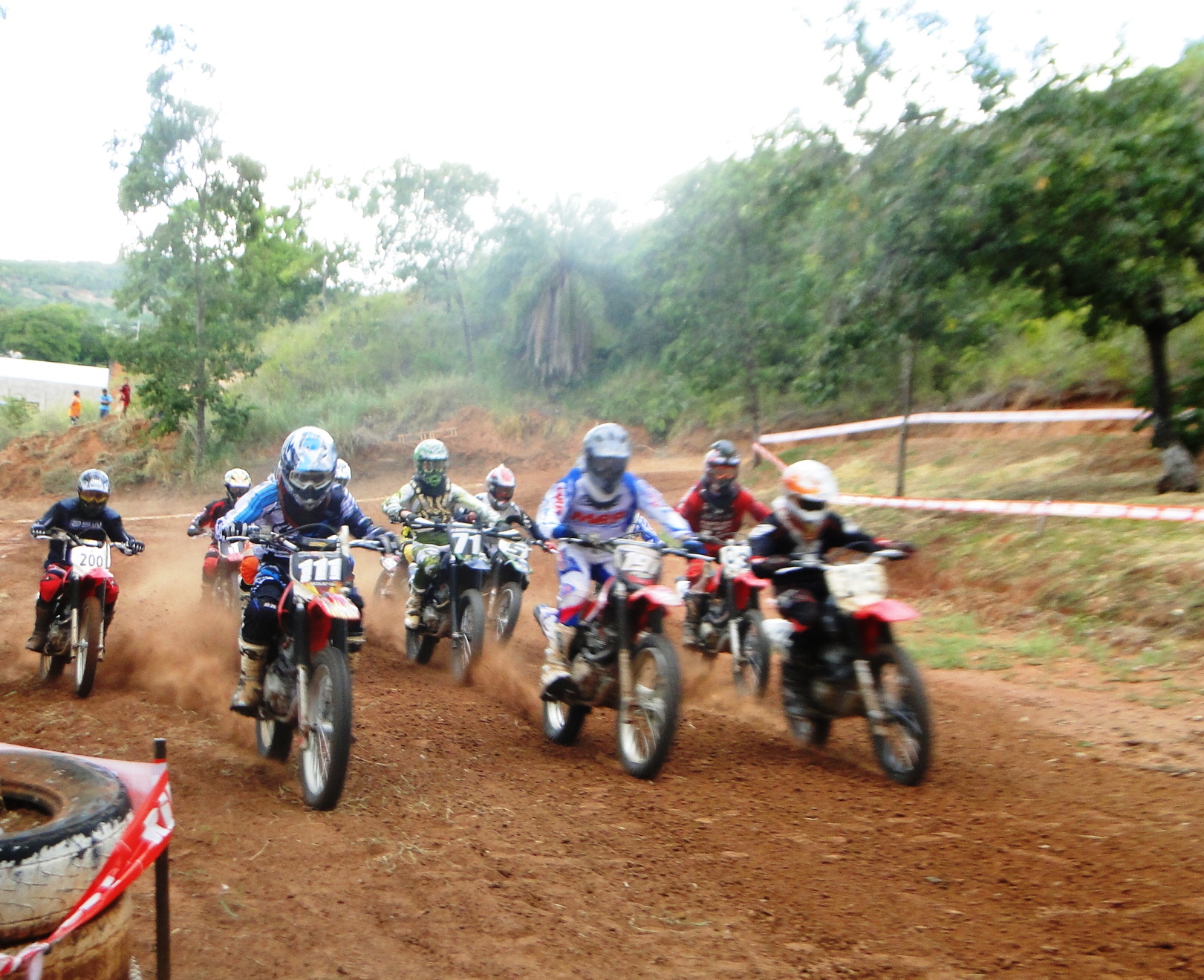 Abertura do Estadual de Motocross Nacional reúne público de duas mil pessoas