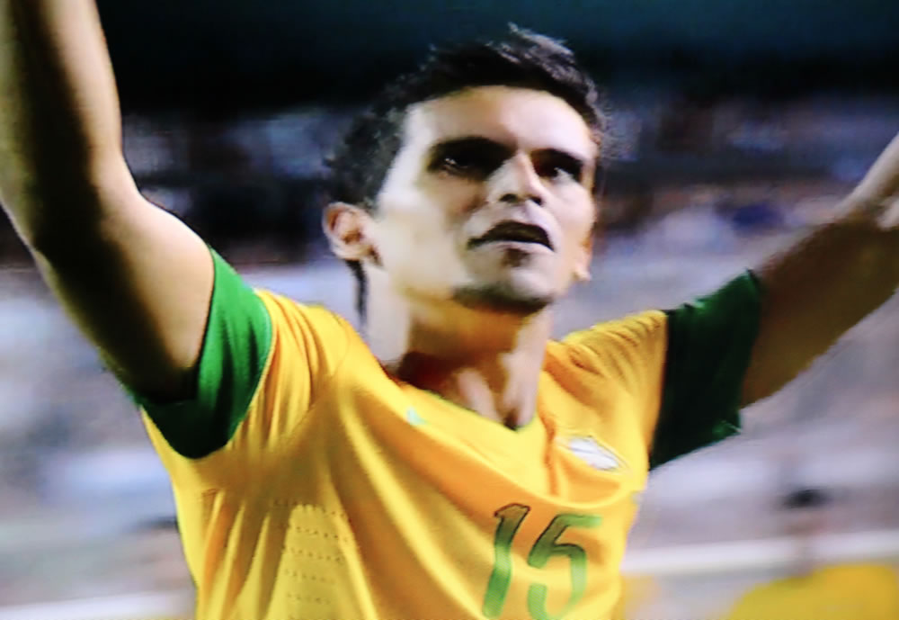Em sua estreia pela seleção, sul-mato-grossense Jean dá assistência e faz gol em decisão por pênaltis