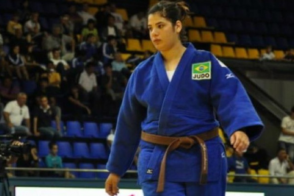 Douradense treina com a seleção brasileira na Europa a partir de segunda-feira