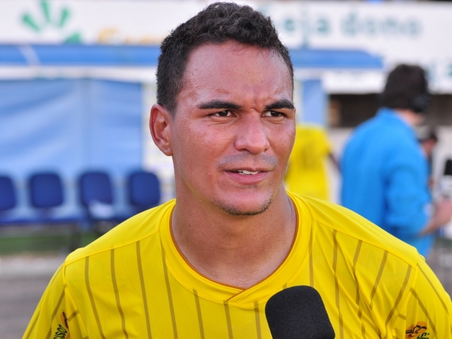 Artilheiro do Estadual é o primeiro do país a fazer três hat-tricks em 2013