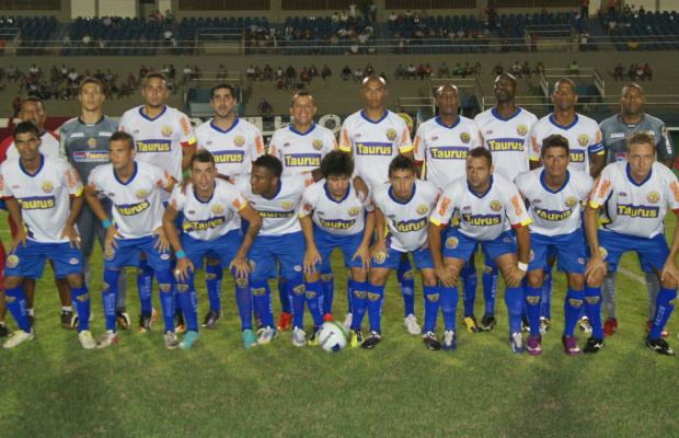 Sete de Dourados joga pela classificação hoje à noite